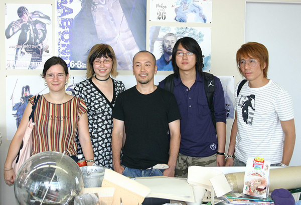 Серебряные призёры Second International MANGA
Awards в гостях у Такехико Иноэ Серебряные призёры Second International MANGA Awards в гостях у
Такехико Иноэ